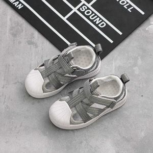 Sandals 2022summer new children's hollow board shoes boys and girls shell-toe sandals baby breathable half sandals mesh surface AA230518