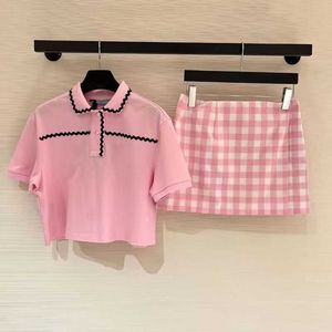 2023 Summer New Colour Contrast Pink Triangle Ripple Collar Polo Short Top da donna