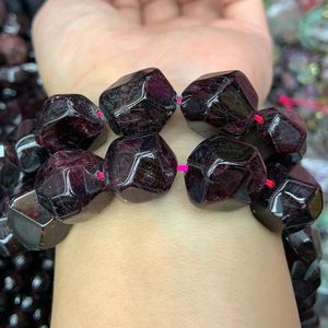 Crystal Natural Garnet Stone Pärlor 15 '' Facetterade oregelbundna DIY lösa pärlor för smycken som gör kvinnor pärlor armband halsbands gåva