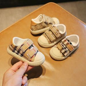 Bebek düz ayakkabı tasarımcısı ilk yürüyüşçü bebek toddler ayakkabı kız çocuk gündelik yumuşak dip-kayma karşıtı ayakkabı