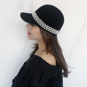 BERETS 202301-shi Chic Drop冬の日本ウールパールチェーン美しいグレースレディオクタゴンキャップ女性レジャー馬術帽子