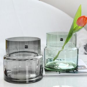 Vasen, Vase, Ornament, Wohnzimmer, niedlich, Raumdekoration, Blumenarrangement, Europa, einfach, groß, grau, gestreift, Netz, rot, Aquakulturglas