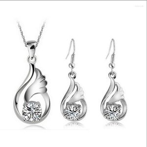 Halskette Ohrringe Set 2023 Mast Selling Angle Heart of the Ocean Fashion Crystal Jewelry Weihnachtsgeschenk