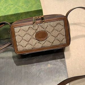 Retro lüks bayan omuz çantası tasarımcı crossbody çantalar erkek haberci çanta kutusu şekil moda basılı baskılı çanta kamera tote 2305193bf