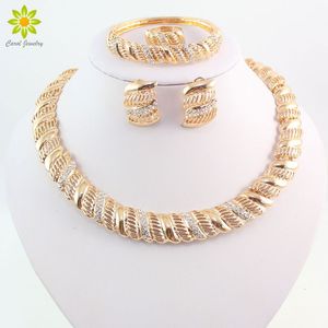 Set di gioielli da sposa Set di gioielli in cristallo africano vintage per le donne Accessori da sposa da sposa Collana color oro Bracciale Orecchini Anello Set 230518