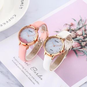 Armbandsur 2023 Kvinnor tittar på läder som rör sig Diamond Marble Dial Watch Casual Luxury Ladies Quartz Analog Clock Reloj