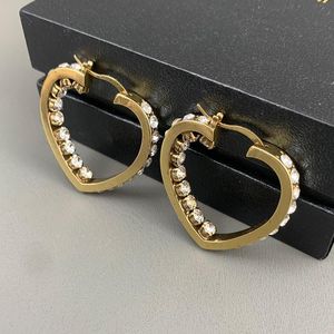 Stud New fashion hot brand gioielli di lusso orecchini in ottone vintage a forma di cuore orecchino in pietra piena regalo di gioielli per banchetti per feste di compleanno