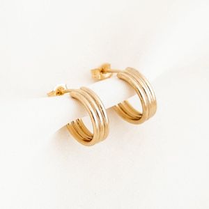 Huggie 14K Gold Piller Small Chunky Triple Hoop Earrings Hoop Post EarringsミニマリストジュエリーTarnish抵抗性低刺激性イヤリング