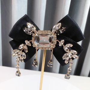 Novo Fabric Bowknot Broche Rhinestone Tassel estilo britânico gravata borbole