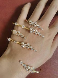 Bangle AAA Crystal Wheat Uszy Ręka Bieczenia dłoniowe dla kobiet cztery liście kwiat z cyrkon mankiet bransoletka bransoletka porady biżuterii złota