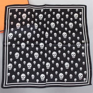 Sarongs Pobing 100 Pure Silk Scarf Women Skull Print fyrkantiga halsdukar Liten Huvudhandduk PHEOUSALE Foulards Hijab Wraps 53cm 230519