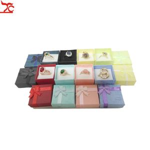 Kutular Toptan 8 Renk Yüzük Kutusu 48pcs/Lot Moda Takı Kutusu Alyans Küpe Takı Hediye Ambalaj Tutucu Vaka 4*4*3cm