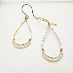 Huggie Gold Fill Natural Pearls Earrings手作りフープイヤリング925シルバーサークルイヤリングボホブリンシスペンディエン