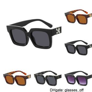 Lüks Offs Beyaz Moda Çerçeveleri Güneş Gözlüğü Marka Erkek Kadın Güneş Gözlüğü X Çerçeve Gözlük Trendi Hip Hop Square Sunglasse Spor Seyahat Güneş Gözlükleri Toz6 2H9J