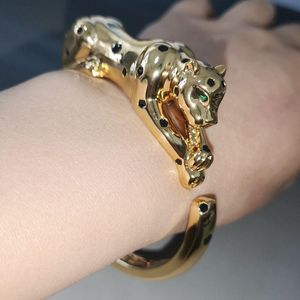 Bangles American Fashion Black Spot Leopard Panther Cuff Bangle Armband för män eller kvinnor Lyxiga koppardesigner smycken djurform