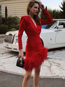 Casual Dresses Women Winter Fashion Sexig långärmad V Neck Feather Red Mini Bandage Dress 2023 Sticked Elegant Evening Club Party