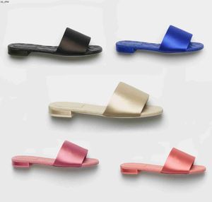 Slipare topp kvinnor mule tofflor satin vit casual sandaler sommar designer lyx mode damer strand utomhus platt floppar sandal j230520