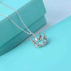 Designerns varumärkeskronhalsband 925 Sterling Silver Plated 18K Gold Hollow Out Crown Necklace Pendant CLAVICLE CHAMED