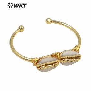 Bangles WTB487 Ny ankomst! Natural Cowrie Cuff Bangle Full Gold Trim Metal Dipped Handmade Cowrie Shell Armband Charm smycken