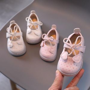 Första vandrare Autumn Born Baby Girl Shoes Cute Bow Love Toddler Sneakers Anti-Slip Spädbarn 1-2 år SXJ002