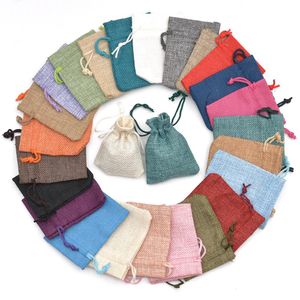 Kutular 50pcs 7x9cm Jüt Hessian Linen Drawstring Mücevher Paketi Çuval Küçük Jüt Hediye Düğün Partisi Favor Çanta Takı Ekran