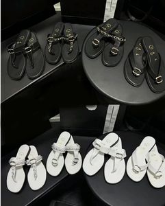 Paris Brand Sandals Sapatos femininos Selppers de verão Cheels de couro casual Casual