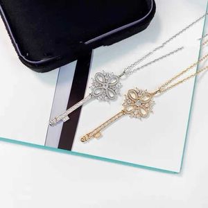 Designer's Brand Key Necklace 925 Pure Silver Plated 18K Gold AutumnWinter Long Sweater Chain Light Luxury Pendant Collar