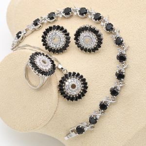 Set di nuovi set di gioielli per matrimoni in argento nero geometrico per donne orecchini a pendente anello braccialetto di Halloween box