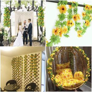 装飾的な花人工シルクヒマワリガーランド260cm/8.5フィートの黄色のヒマワリと結婚式のテーブル装飾用の緑の葉