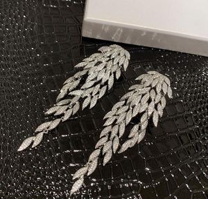 Knotfjäderörhängen Lång Tassel Personlighet Överdriven S925 Silvernål Silver Thin Temperament Leaf Wingörhängen