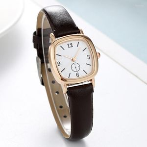 Armbanduhren Einfache Mode Frauen Uhren Dame Freizeit Uhr Stilvolle Stil Watchboard Kleines Geschenk Quarz Relogio feminino Uhren