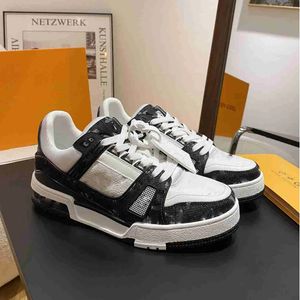 Modtryckälskare Casual Skate Shoes Designer Sneakers Mens Women Low Cut Platform Classic Black White Grey Trainers 39-44 RG20