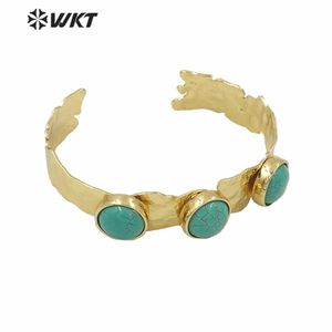 Bangle WTB563 Amazing Natural Stone Bangle med full guldpläterad mode manschett Bangle smycken Triple Green Stone Charms Bangle