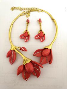 Necklaces Women's Jewelry Set Goldplated Necklace Earrings Lucite Flowers Pendant Chokers Necklaces for Women Inlaid Rhinestone Aesthetic