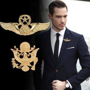 Brosches European och American Fashion Pin Buckle Retro Vest Double - Headed Eagle Badge Men's Suit Brosch