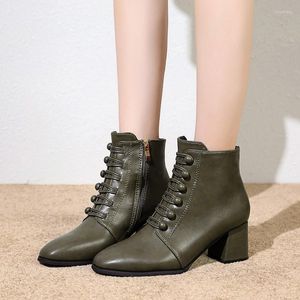 أحذية 2023 أحذية الخريف للنساء أزياء الكاحل السيدات الحديثة مربع الكعب 6cm أسود زائد حجم 41 الجلود النسائية