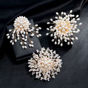 2022 nuove spille di perle di lusso creative spille per donna eleganti fiocchi di neve con strass accessori floreali regalo per la festa nuziale della signora