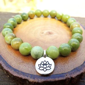 Bangle Wholesale AA Grad African Jades Armband Ny design Lotus Charm Yoga Energyarmband för kvinnor Natural Gem Stone Smycken