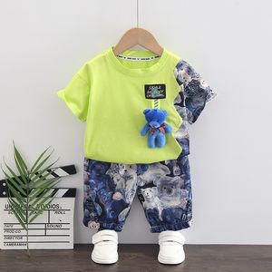 Barn Bomulls kortärmad kostym 2023 Nya sommarkläder pojkar flickor björn t-shirt shorts två bitar set baby flicka kläder