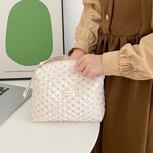 化粧品バッグケースリバティキルティングメイクアップバッグソフトコットンクラッチ女性ジッパーオーガナイザーCute Clutch Large Make Up Purse Toyreatry Case 230520