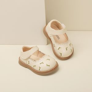 Första Walkers Dimi Spring/Summer Baby Girl Shoes Microfiber Leather Spädbarn Princess Shoes Mode broderade blommor Platta småbarnskor 230520