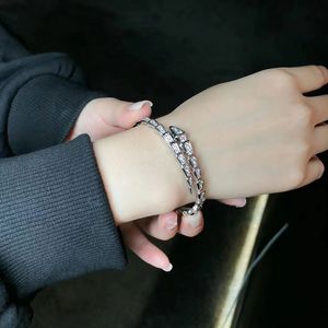 Esigner Bracelets 고급은 토크 뱅글 대나무 뼈 팔찌 여성 조절 가능한 뱀 전체 다이아몬드 팔찌 3 색 캐주얼 파티 선물 보석