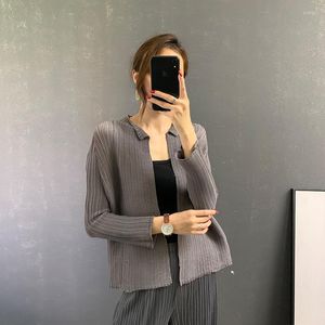 Women's Jackets Miyake Pleated Short 2023 Autumn Base Cardigan White Western Basic Tops Skinny Folda Tees For Woman