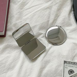 Specchi compatti Specchio per trucco Tasca portatile Pieghevole Strumento cosmetico ad alta definizione in metallo Piccolo bagno portatile quadrato rotondo 230520