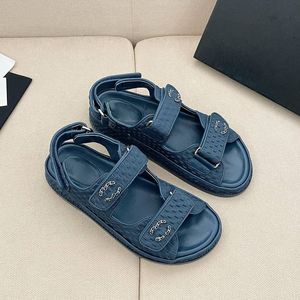 Sandały do ​​damskiej swobodne podeszwy wysokiej klasy Feel rzymskie płaskie podeszwy Summer Luksusowe designerskie płaskie podeszwy Strapy Buty damskie Rozmiar 35-41+pudełko