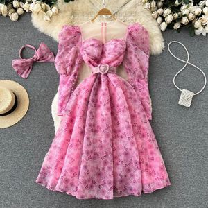 Casual Dresses Vintage Floral Dress with Hairpin Sweet Princess Puff Long Sleeves Belt Slim Tulle A-Line Mid-Längd Födelsedagsfest Vestidos