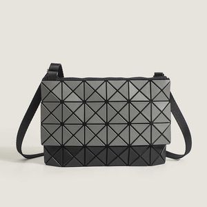 Märken minimalistisk geometrisk diamantkontroll färgad känguru enskild axel crossbody folding kvinnors kuddväska