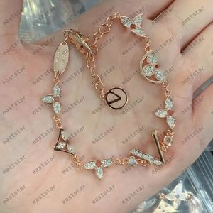 Luxury Designer Pendant Charm Bracelets gold love V letter fashion Jewelrys Wristband plated simple heart flowers Titanium lovers chain jewelry No allergy no fade