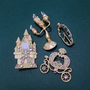 Morkopela serie di fiabe dei cartoni animati d'oro spille vintage candeliere pin gioielli carrozza di zucca e spilla orologio per donna
