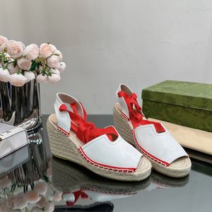 Lüks kadın ayakkabıları balık ağız gerçek deri eğim topuk marka kadın ayakkabıları kalın taban dokuma vinquet moda sandalet